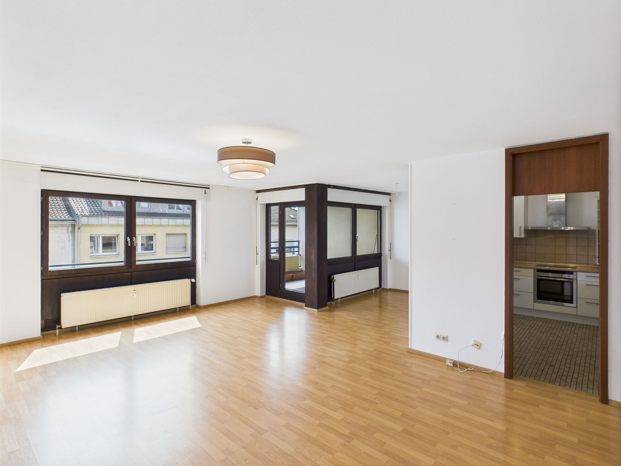 Perfekt geeignet als 3er WG - zentrale Wohnung mit Renovierungsstau in 68159 Mannheim – DESEO Immobilien Mannheim 2/9