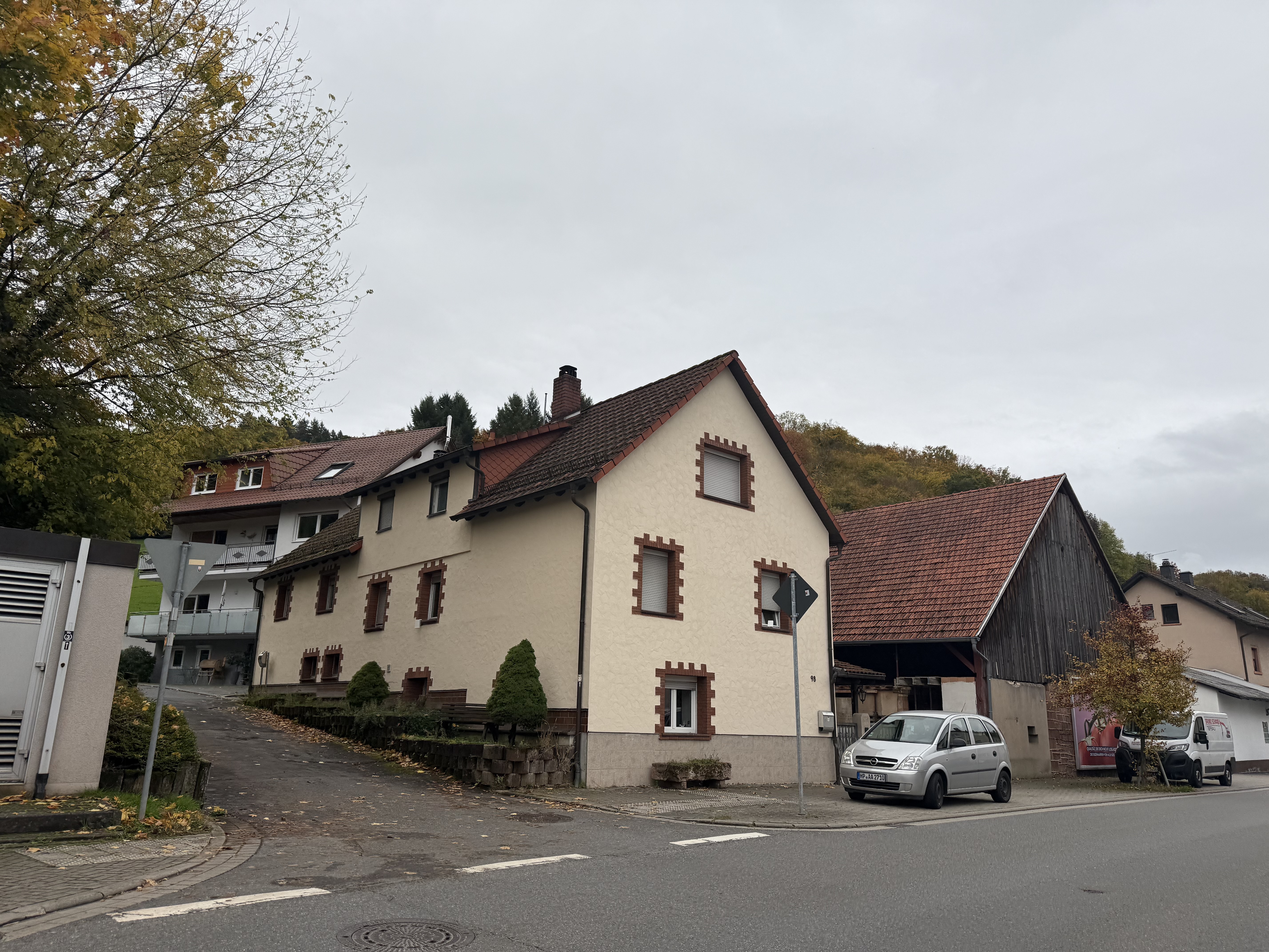 Ein- bis Zweifamilienhaus mit großem Entwicklungspotenzial in Mörlenbach-Weiher in 69509 Mörlenbach – DESEO Immobilien Mannheim 1/17