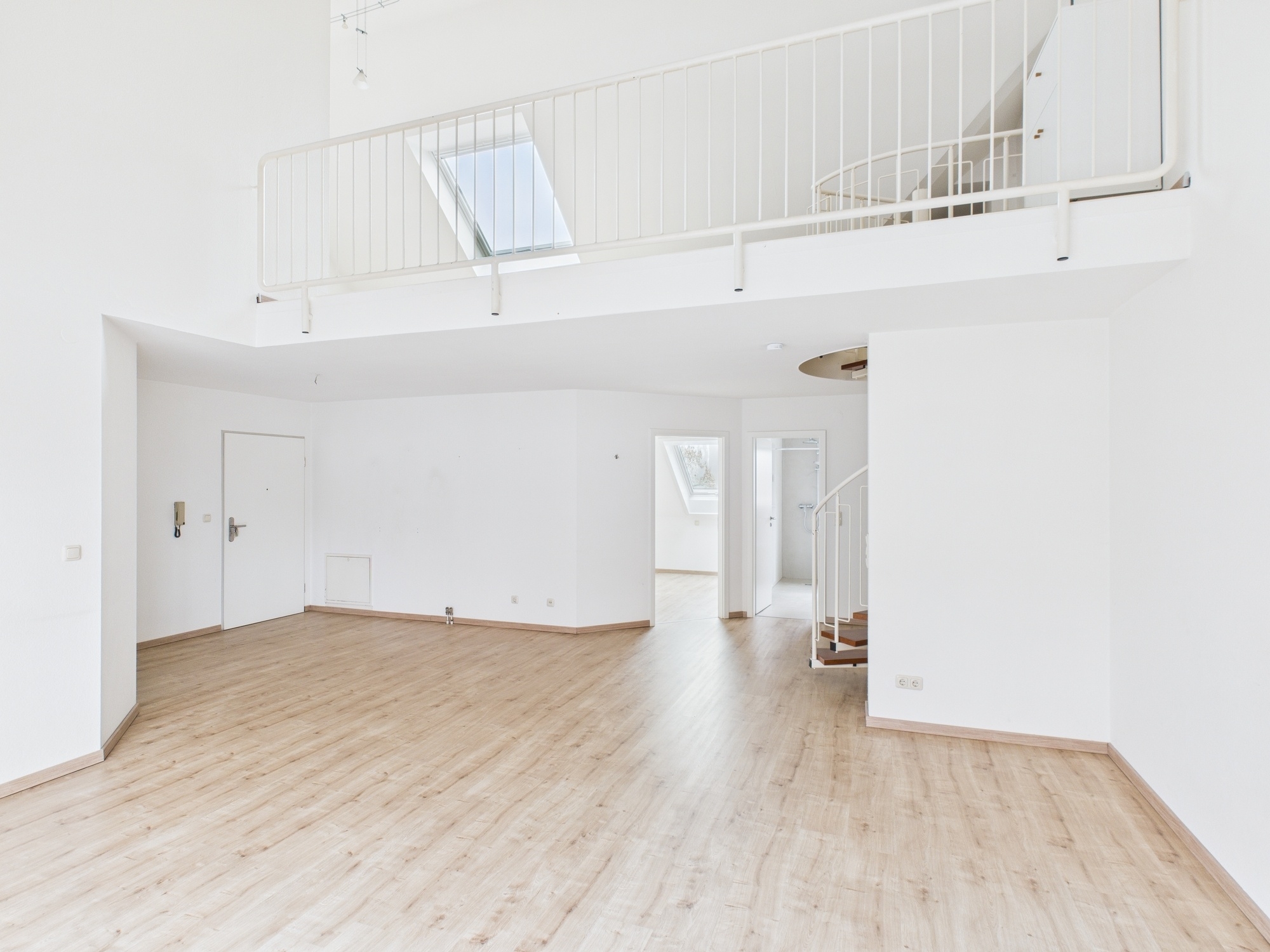 Wohnen mit Charakter: 2-Zimmer-Maisonette mit Galerie, Balkon & 2 Bädern in 67069 Ludwigshafen am Rhein – DESEO Immobilien Mannheim 1/36