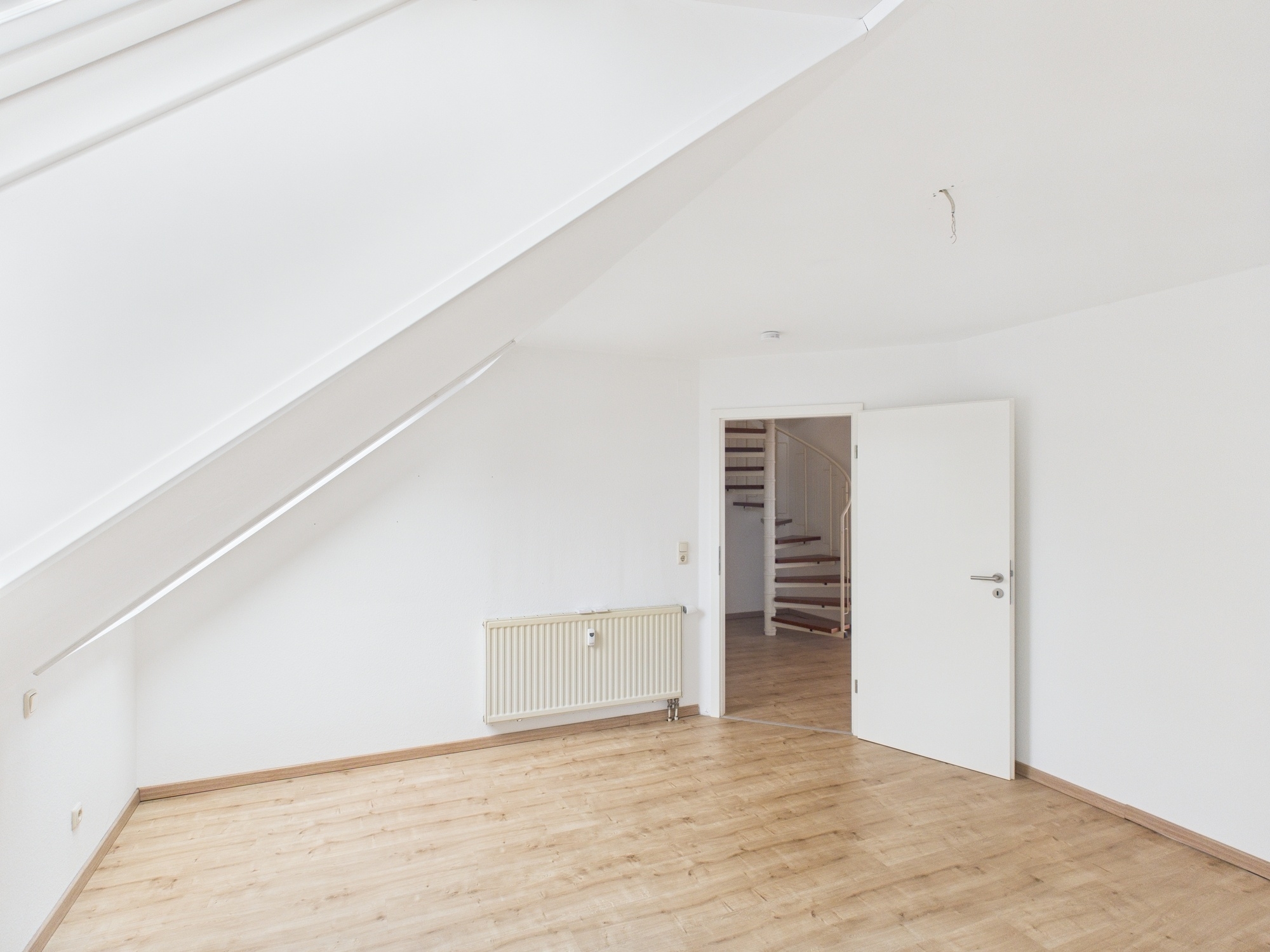 Wohnen mit Charakter: 2-Zimmer-Maisonette mit Galerie, Balkon & 2 Bädern in 67069 Ludwigshafen am Rhein – DESEO Immobilien Mannheim 12/36