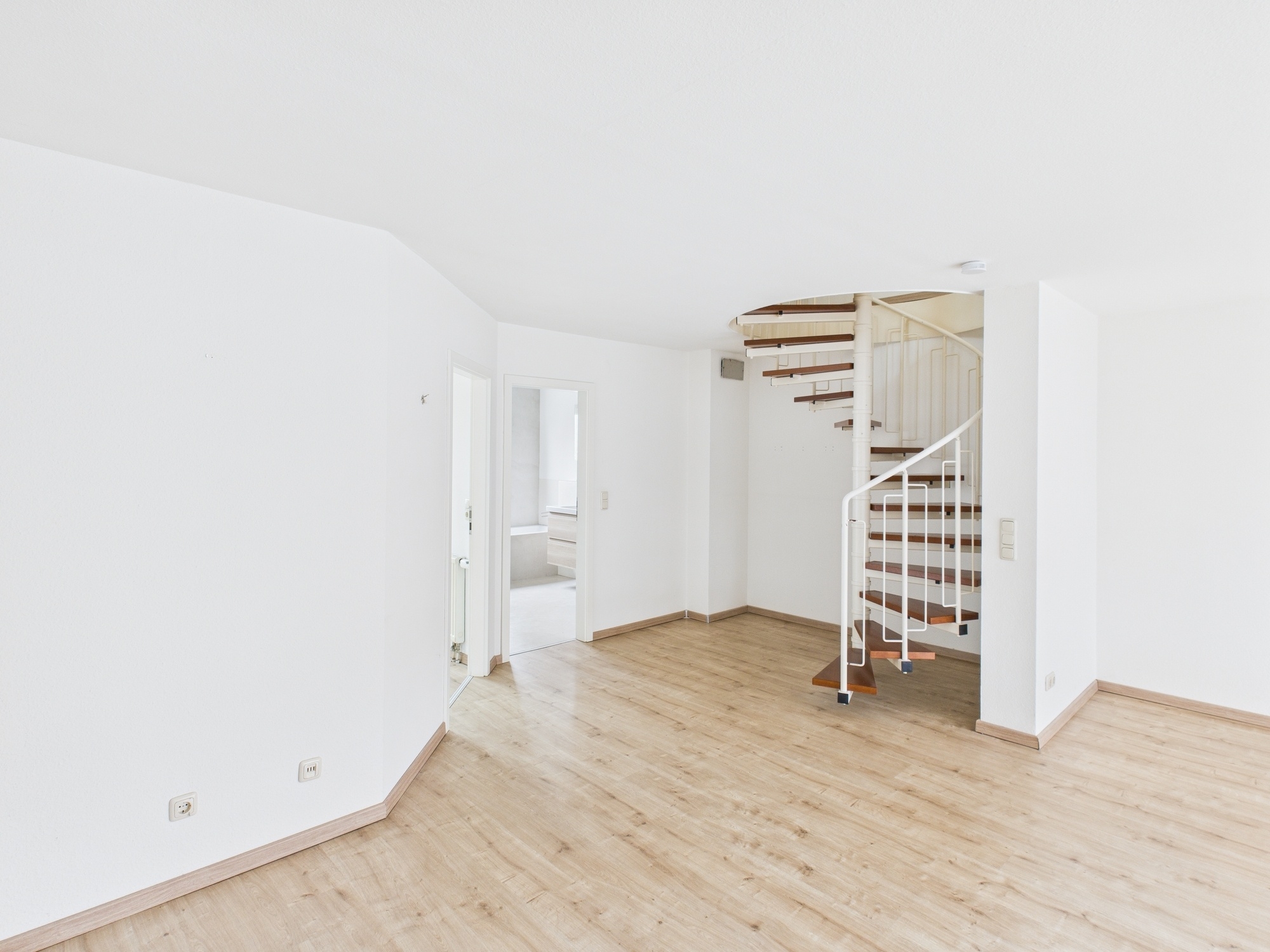 Wohnen mit Charakter: 2-Zimmer-Maisonette mit Galerie, Balkon & 2 Bädern in 67069 Ludwigshafen am Rhein – DESEO Immobilien Mannheim 14/36