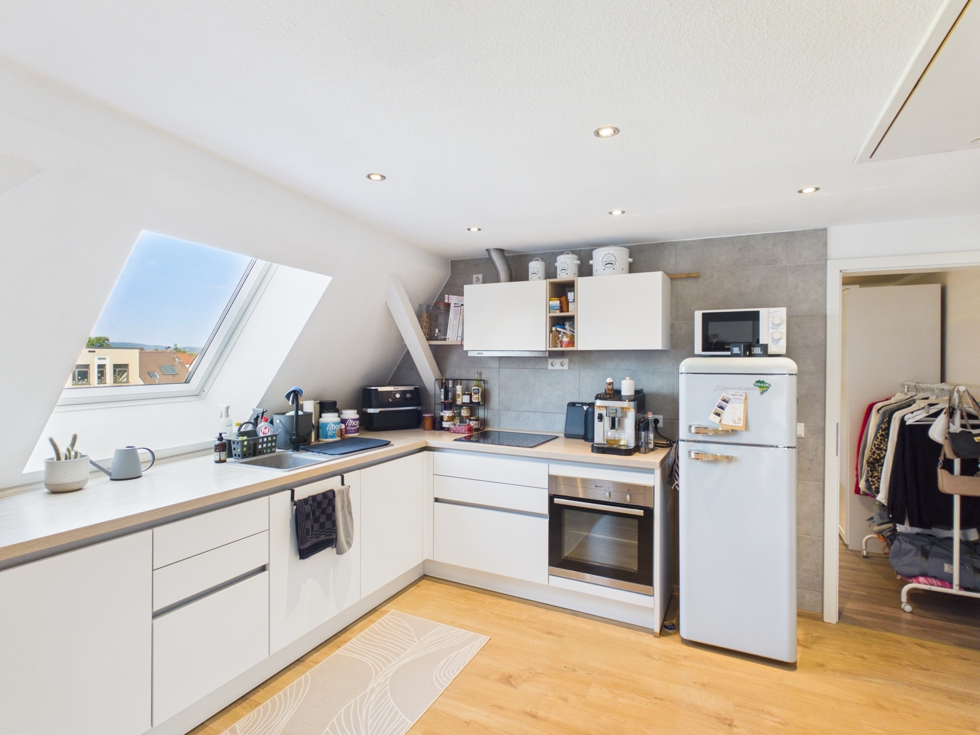 Gemütliche Dachgeschosswohnung mit Klimaanlage und Balkon in 68775 Ketsch – DESEO Immobilien Mannheim 3/10