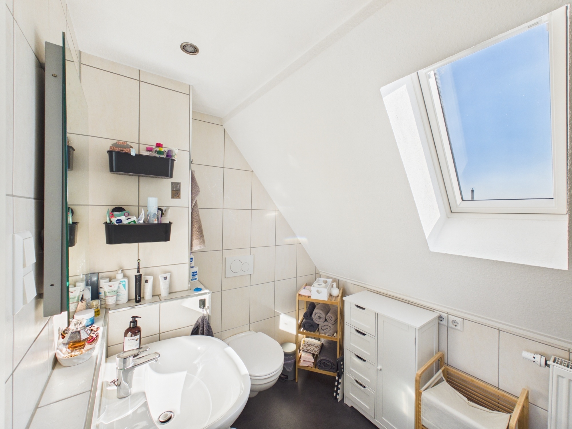 Gemütliche Dachgeschosswohnung mit Klimaanlage und Balkon in 68775 Ketsch – DESEO Immobilien Mannheim 7/10