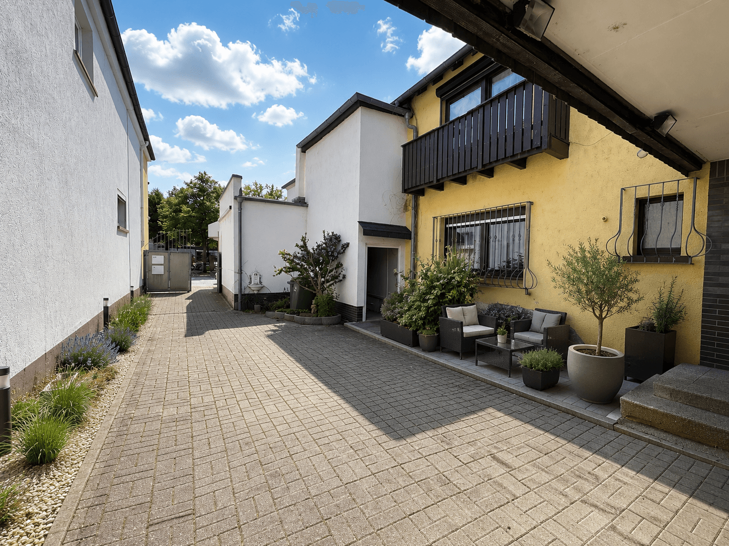 Großzügig wohnen – mit Gewerbefläche als zusätzlicher Möglichkeit in 68623 Lampertheim – DESEO Immobilien Mannheim 3/26