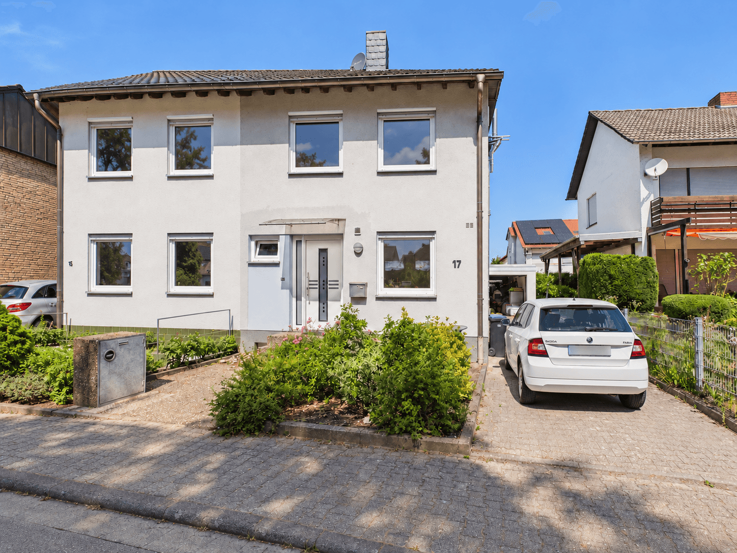 Großzügige Doppelhaushälfte mit Garten & Garage in 67112 Mutterstadt – DESEO Immobilien Mannheim 1/15