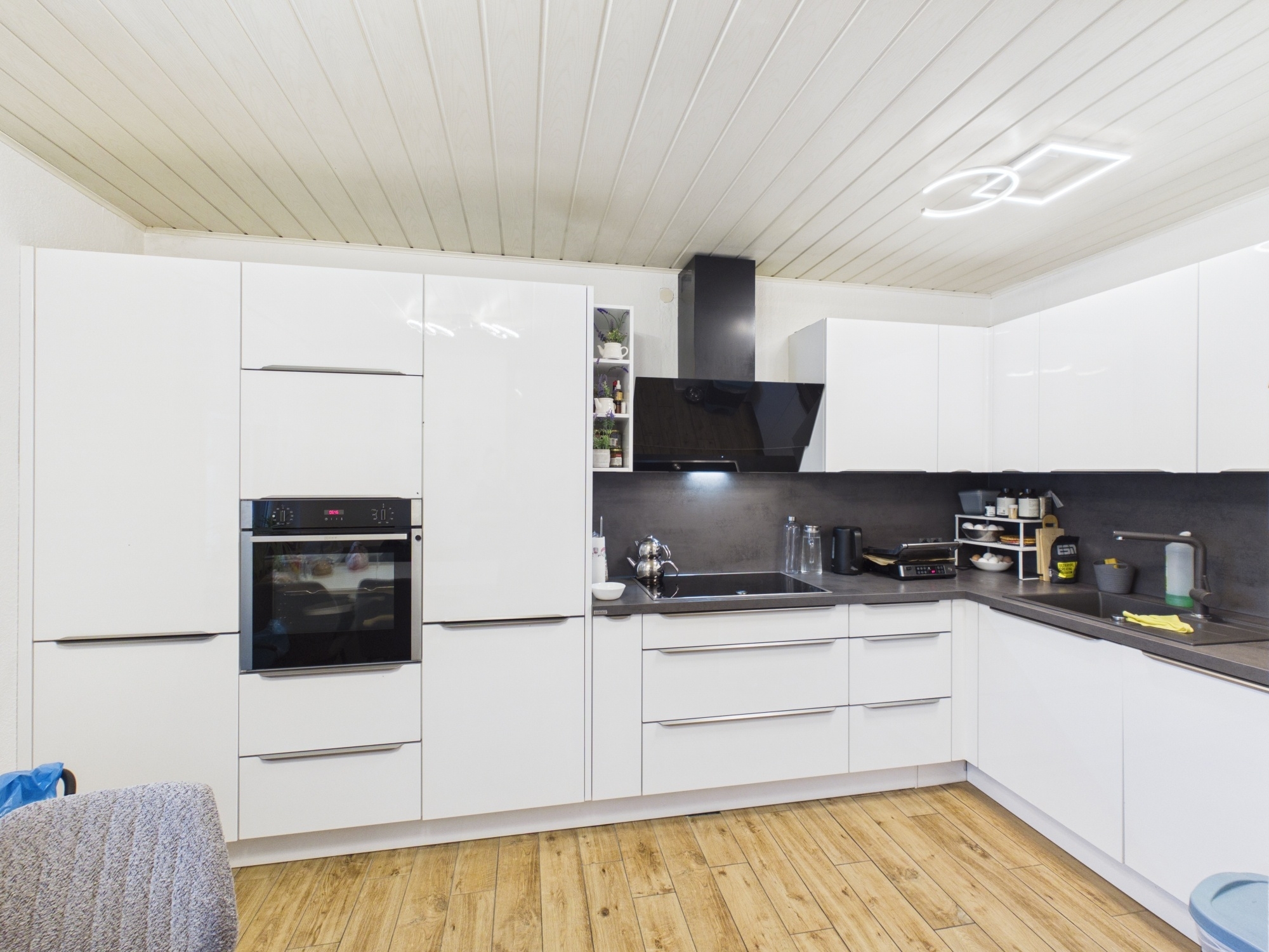3 Zimmer, Balkon und hochwertige Küche in Walldorf in 69190 Walldorf – DESEO Immobilien Mannheim 1/12